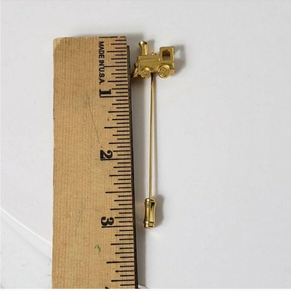 VINTAGE TRIFARI Goldtone Train Locomotive Stick Pin - Picture 5 of 5